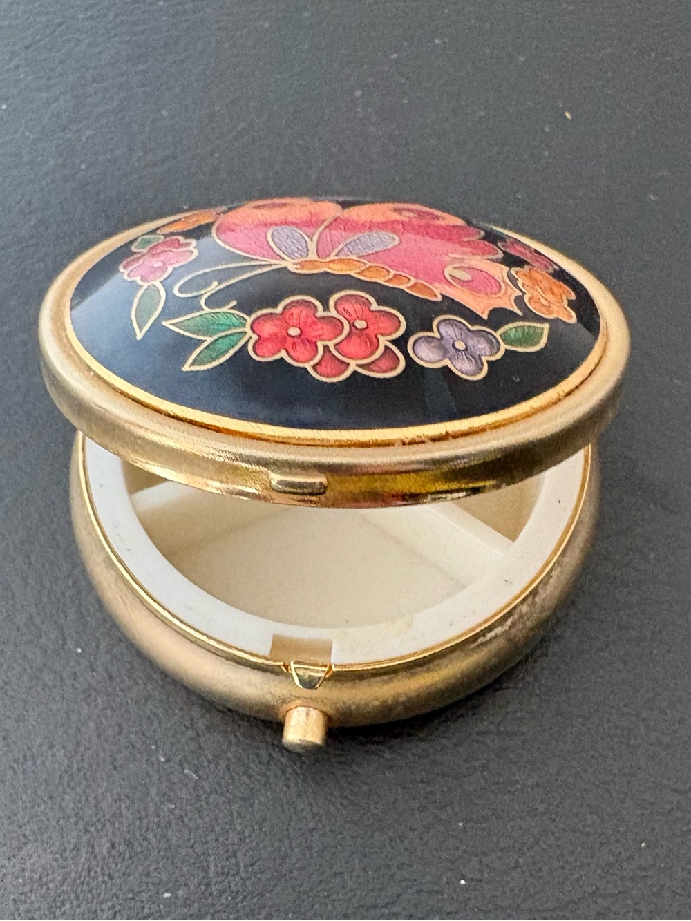 Cloisonné Enamel Butterfly Pill Box Trinket Case Removable Divider Vintage Round - Picture 3 of 8
